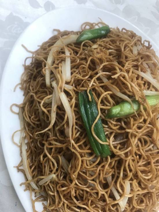 57A- Stir fried beef noodle with bean sprout & soya sauce 豉油皇牛肉炒麵